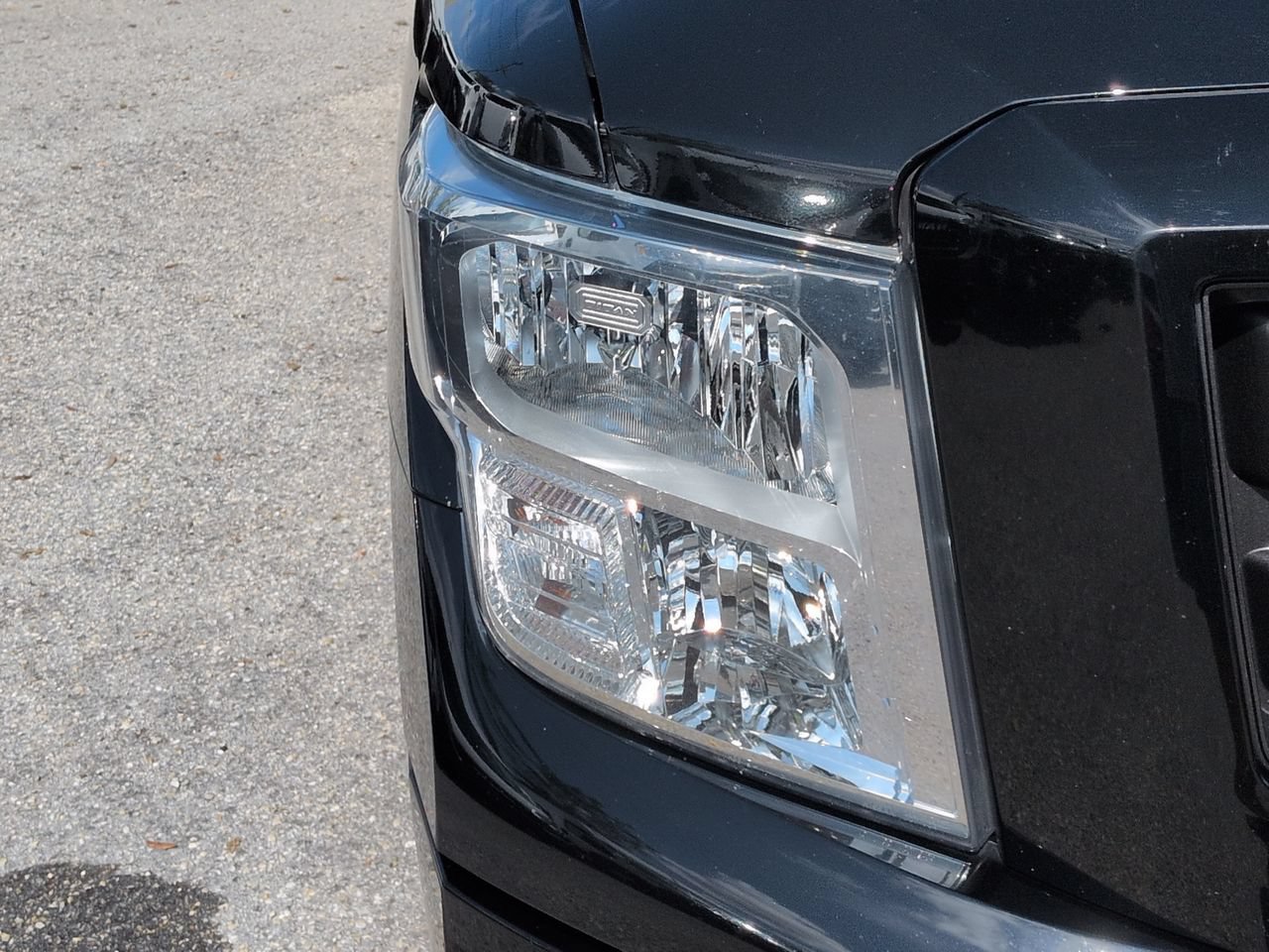 Used 2023 Nissan Titan SV w/ SV Convenience Package AWD/4WD image 10