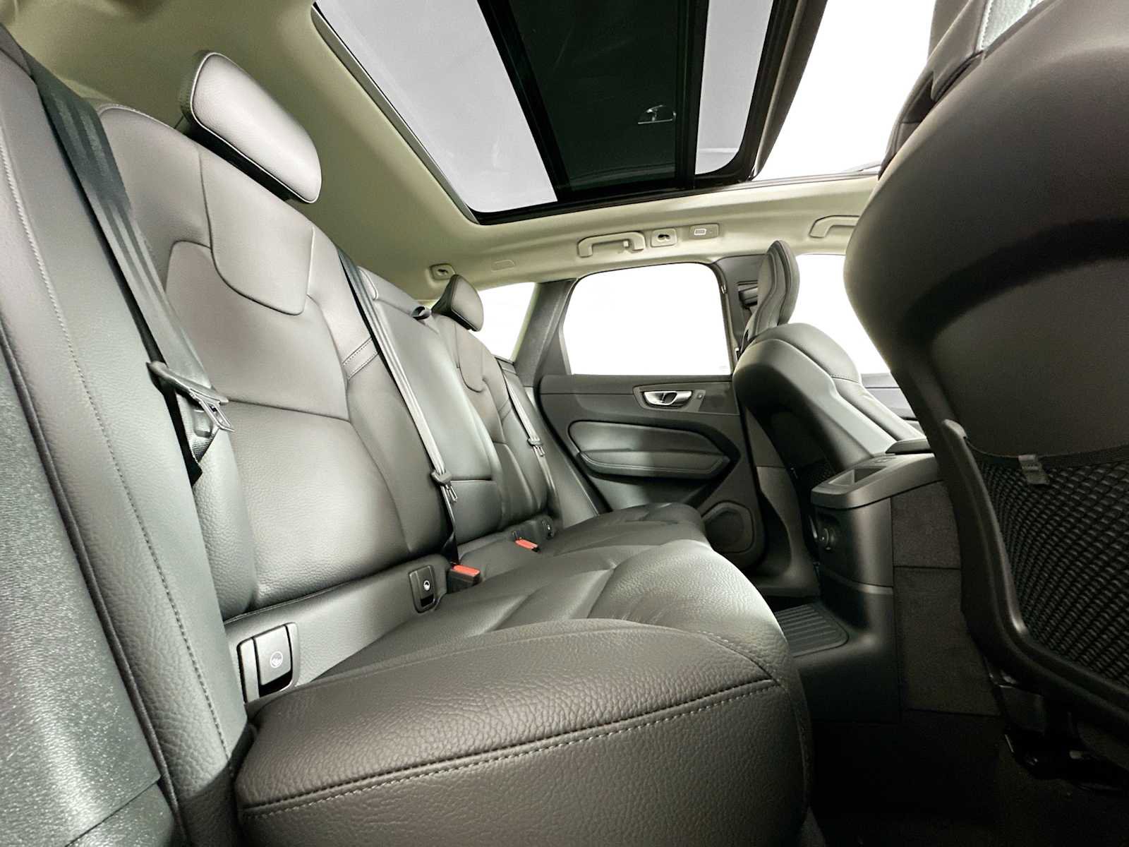 Used 2025 Volvo XC60 T8 Plus w/ Protection Package Premier image 24