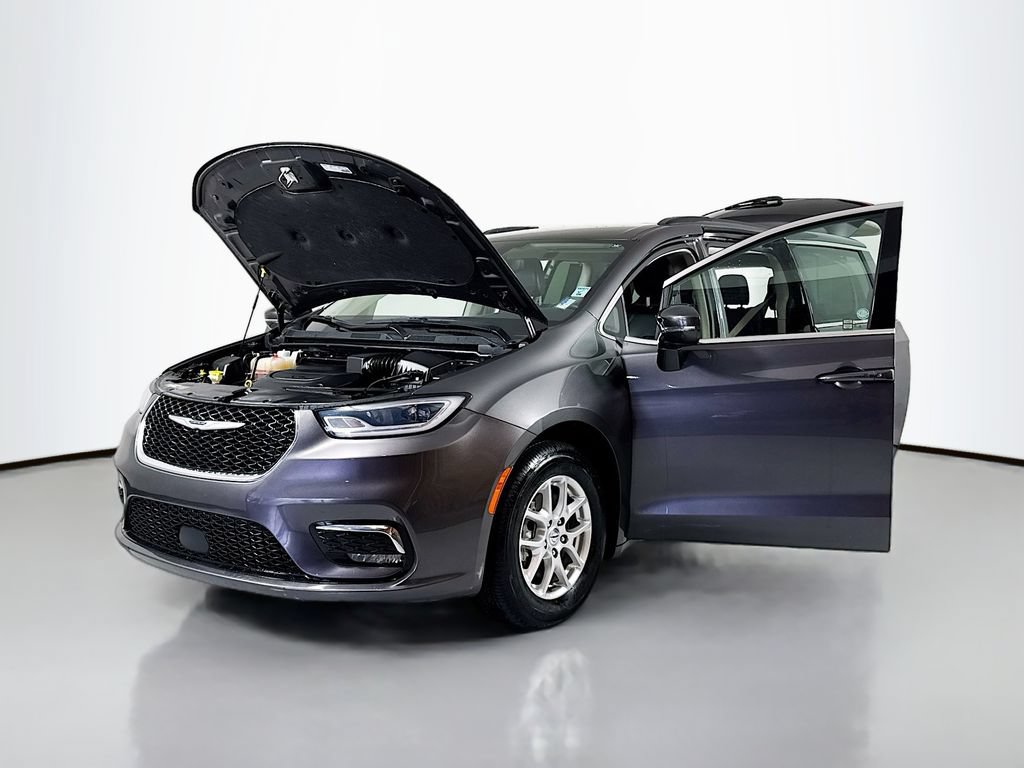 Used 2022 Chrysler Pacifica Touring-L FWD image 16