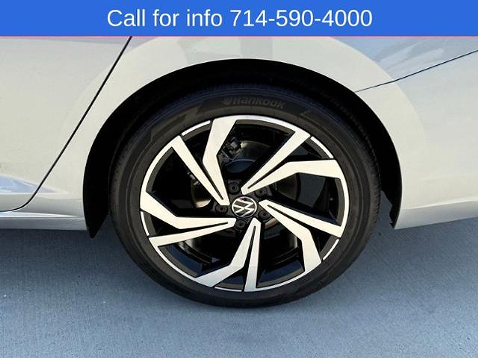 Used 2025 Volkswagen Jetta SEL FWD image 9