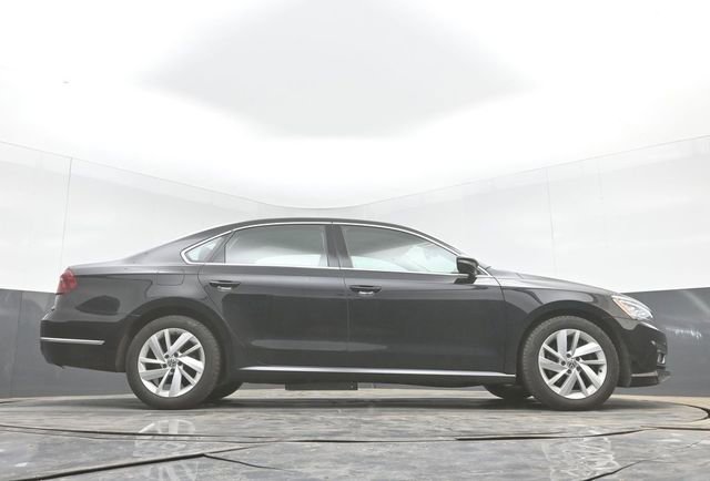 Used 2018 Volkswagen Passat 2.0T SE FWD image 34