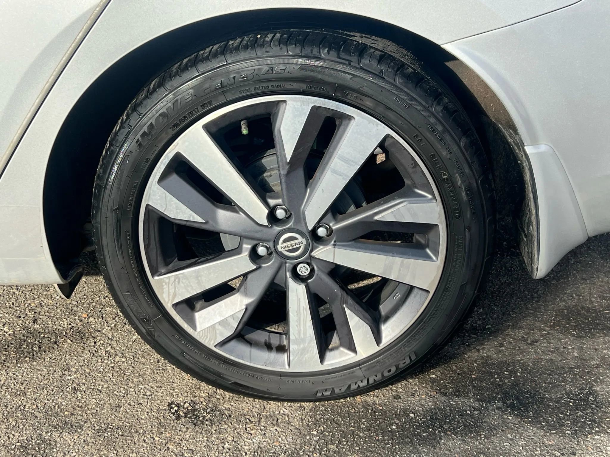 Used 2020 Nissan Versa SR image 10