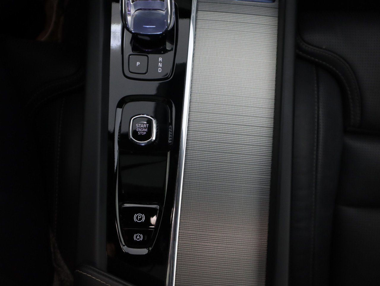 Used 2024 Volvo XC60 T8 Ultimate image 21