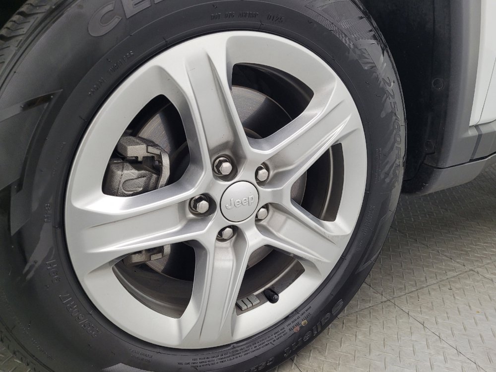 Used 2024 Jeep Compass Latitude image 31