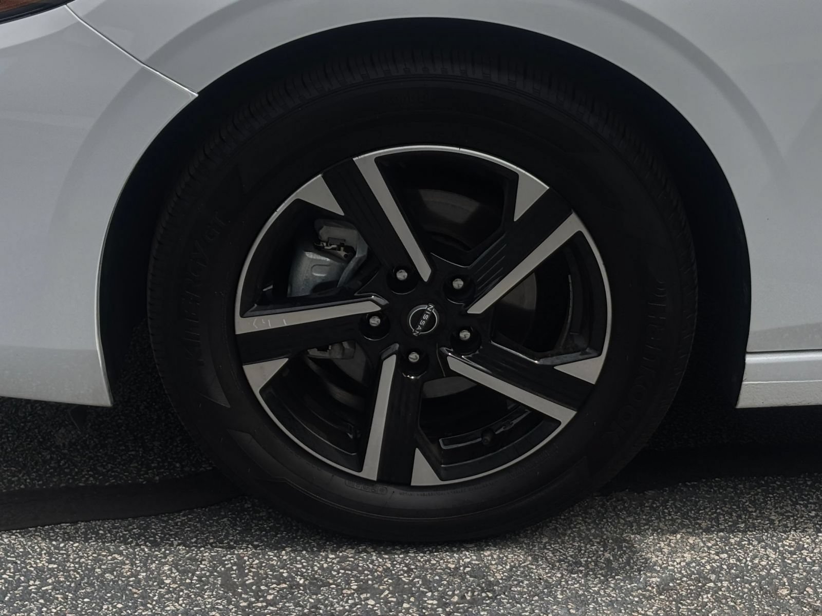 Used 2025 Nissan Sentra SV FWD image 28
