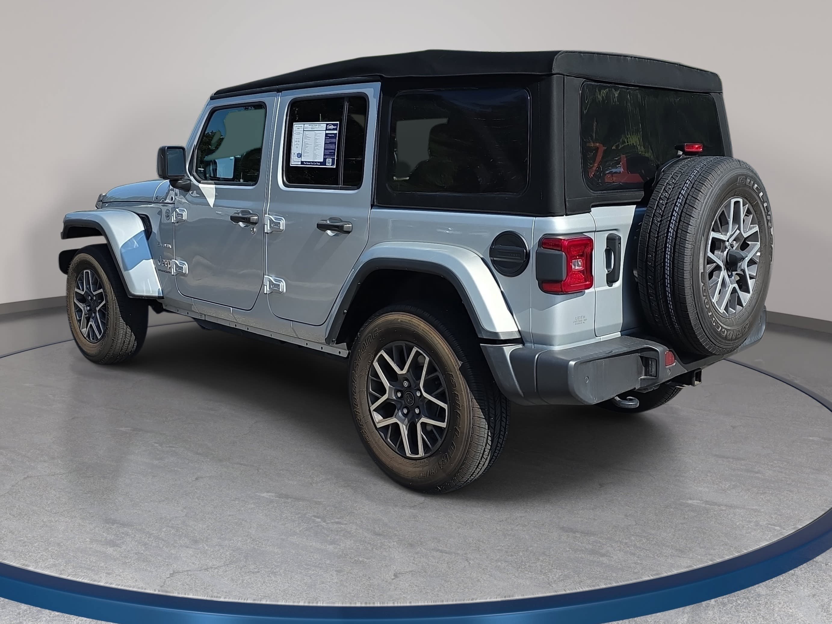 Used 2024 Jeep Wrangler Unlimited Sahara w/ Safety Group AWD/4WD image 7