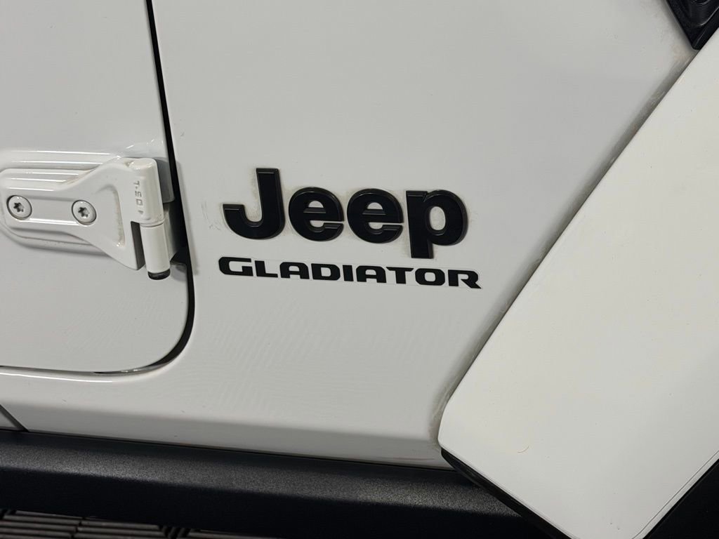 Certified 2022 Jeep Gladiator Willys image 13