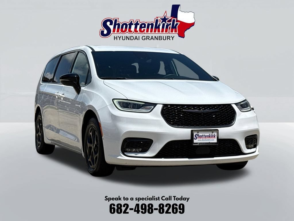 Used 2024 Chrysler Pacifica Limited FWD image 3