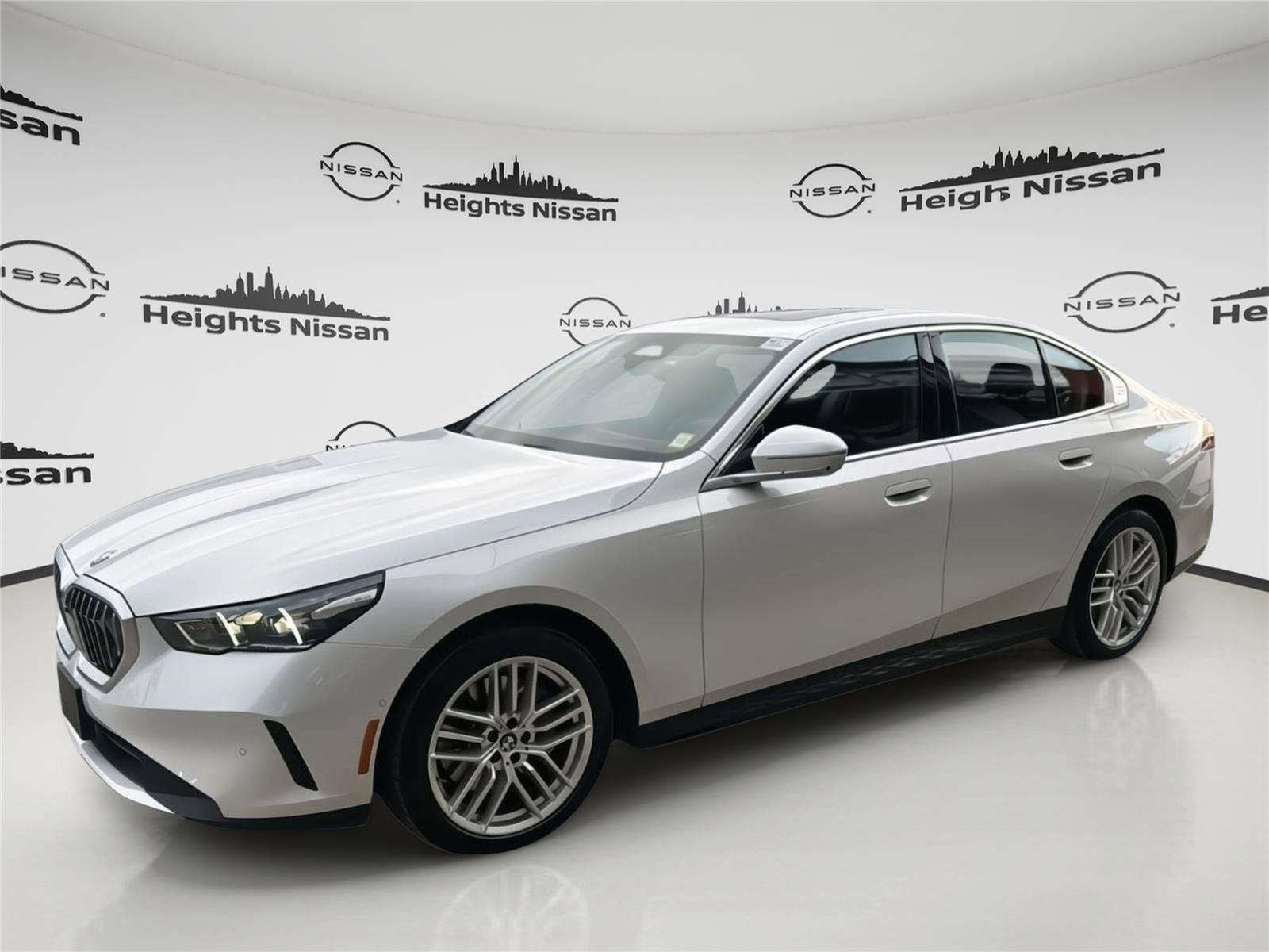 Used 2025 BMW 530i xDrive w/ Premium Package image 4