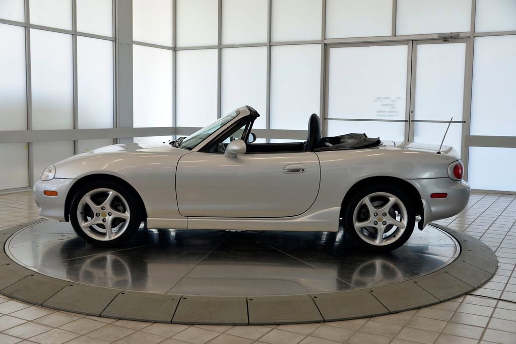 Used 2003 MAZDA MX-5 Miata RWD image 5