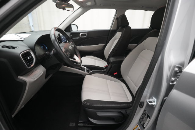 Used 2025 Hyundai Venue SEL FWD image 7