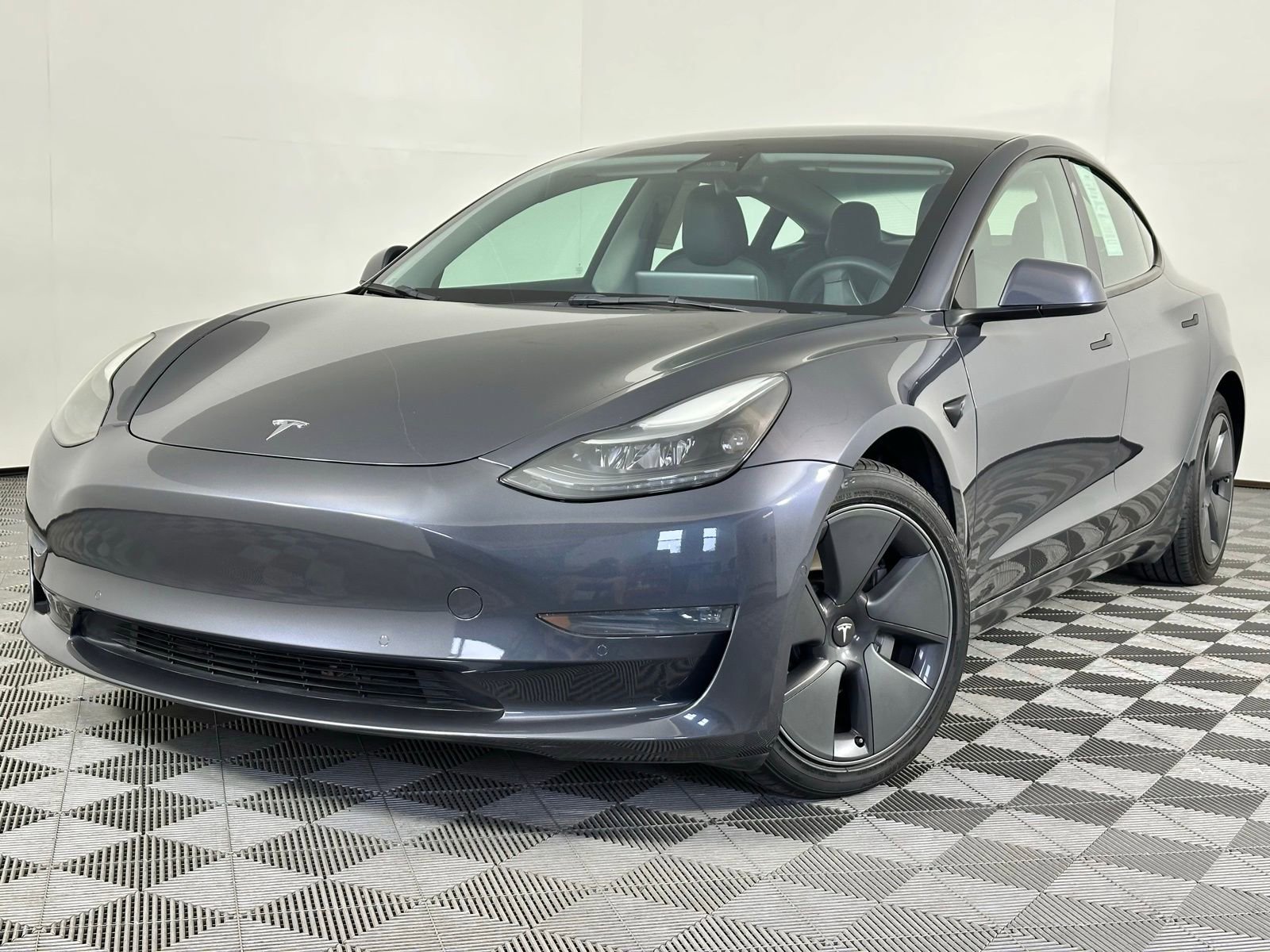Used 2023 Tesla Model 3 Standard Range image 40