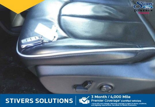 Used 2025 Chrysler Pacifica Limited image 7