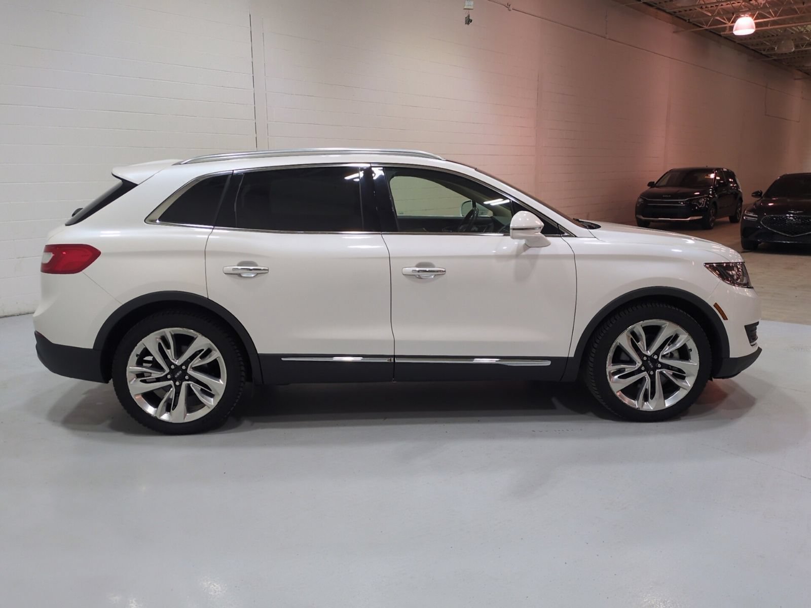Used 2018 Lincoln MKX Reserve w/ Lincoln MKX Climate Package AWD/4WD image 2