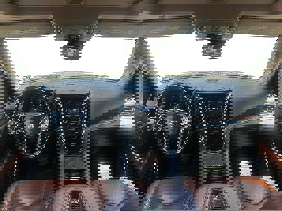 Used 2018 Cadillac Escalade Luxury image 38