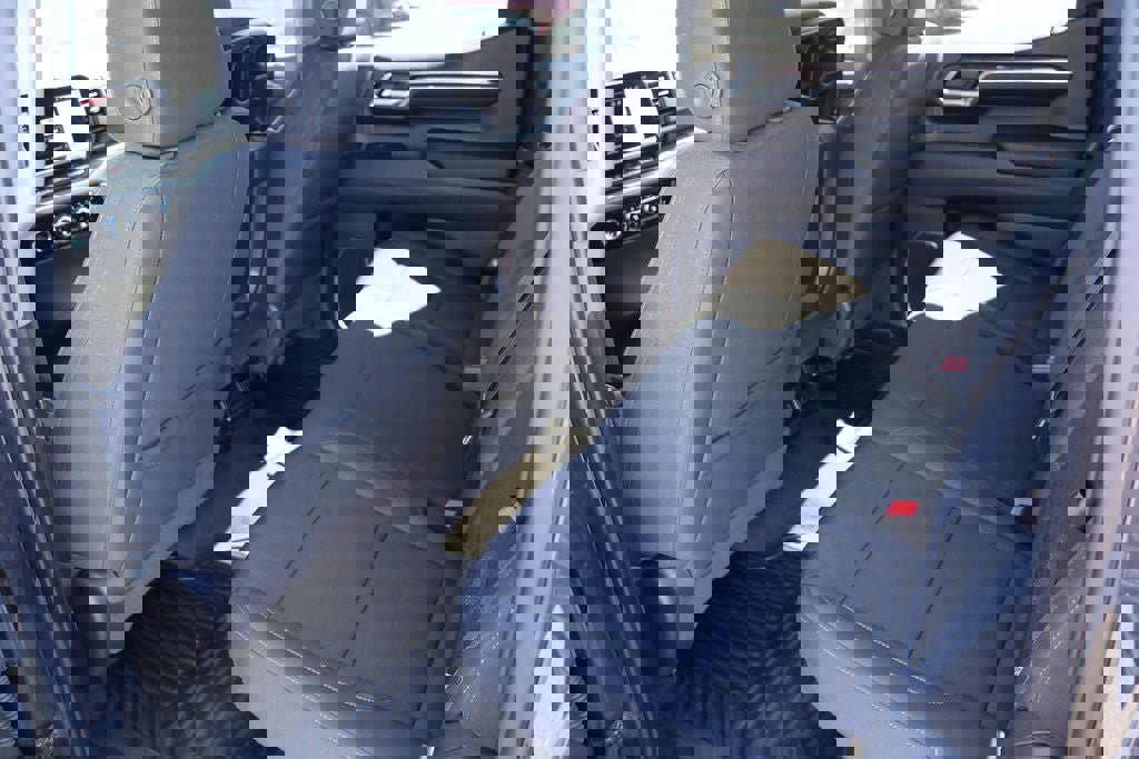 Used 2024 GMC Sierra 1500 Elevation image 8