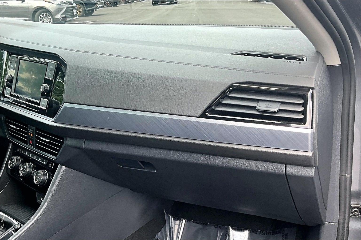 Used 2024 Volkswagen Jetta SE FWD image 15