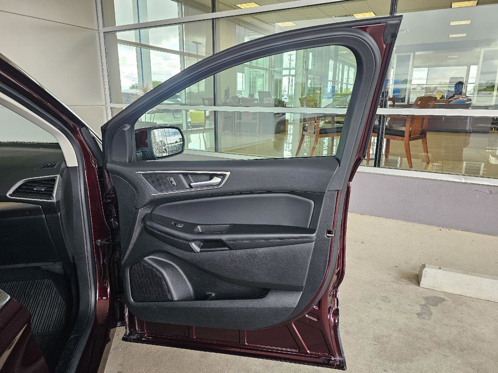 Used 2023 Ford Edge SEL w/ Convenience Package AWD/4WD image 11