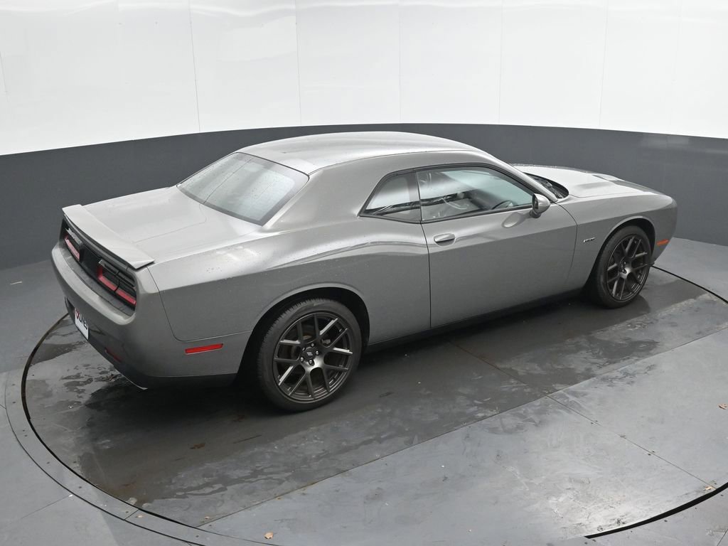 Used 2017 Dodge Challenger R/T image 31