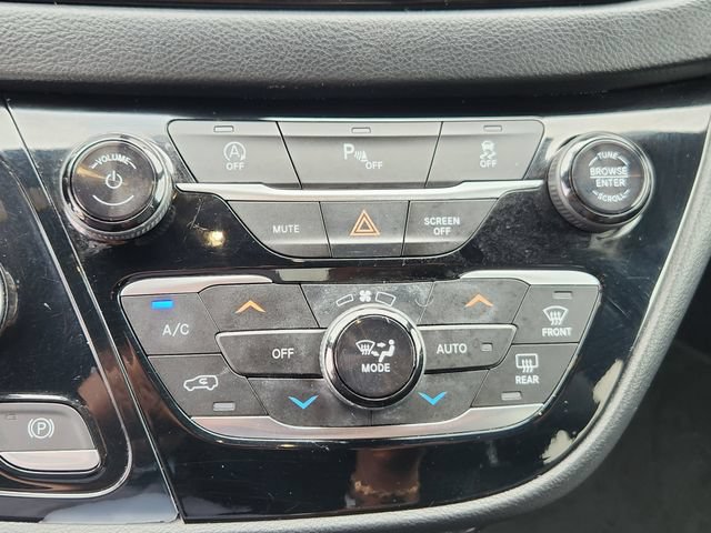 Used 2020 Chrysler Pacifica Touring-L w/ S Appearance Package FWD image 17