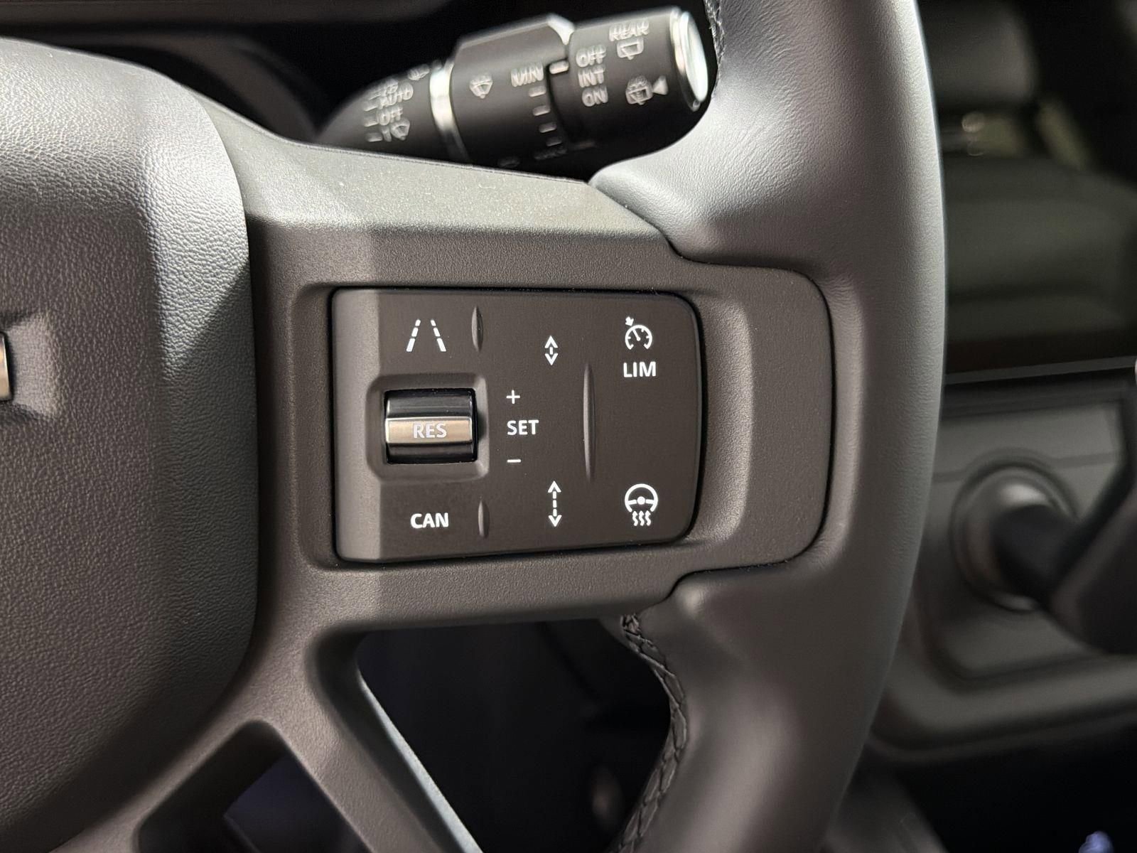 New 2026 Land Rover Defender 110 X-Dynamic SE image 12