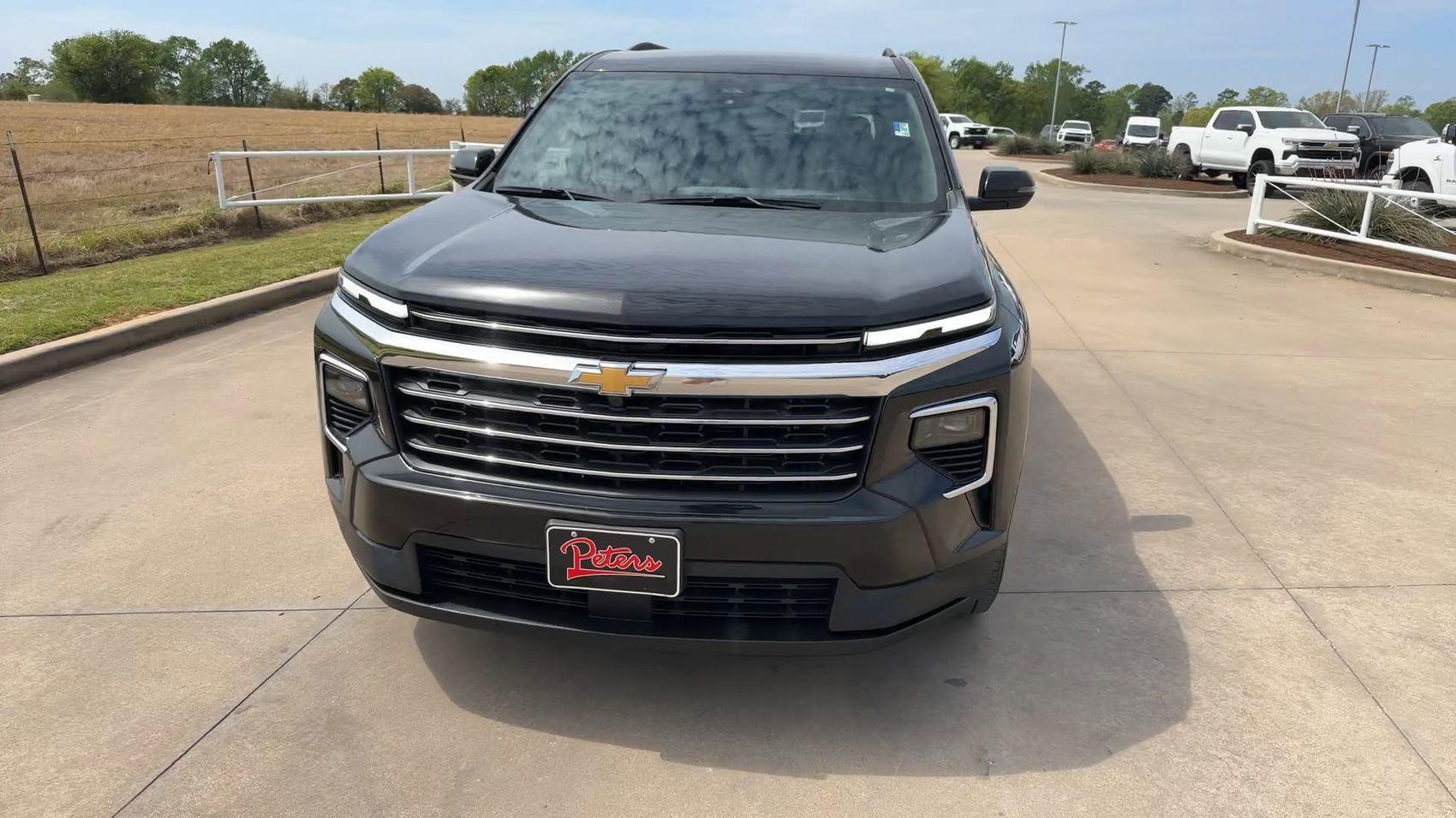 Used 2025 Chevrolet Traverse LT FWD image 3