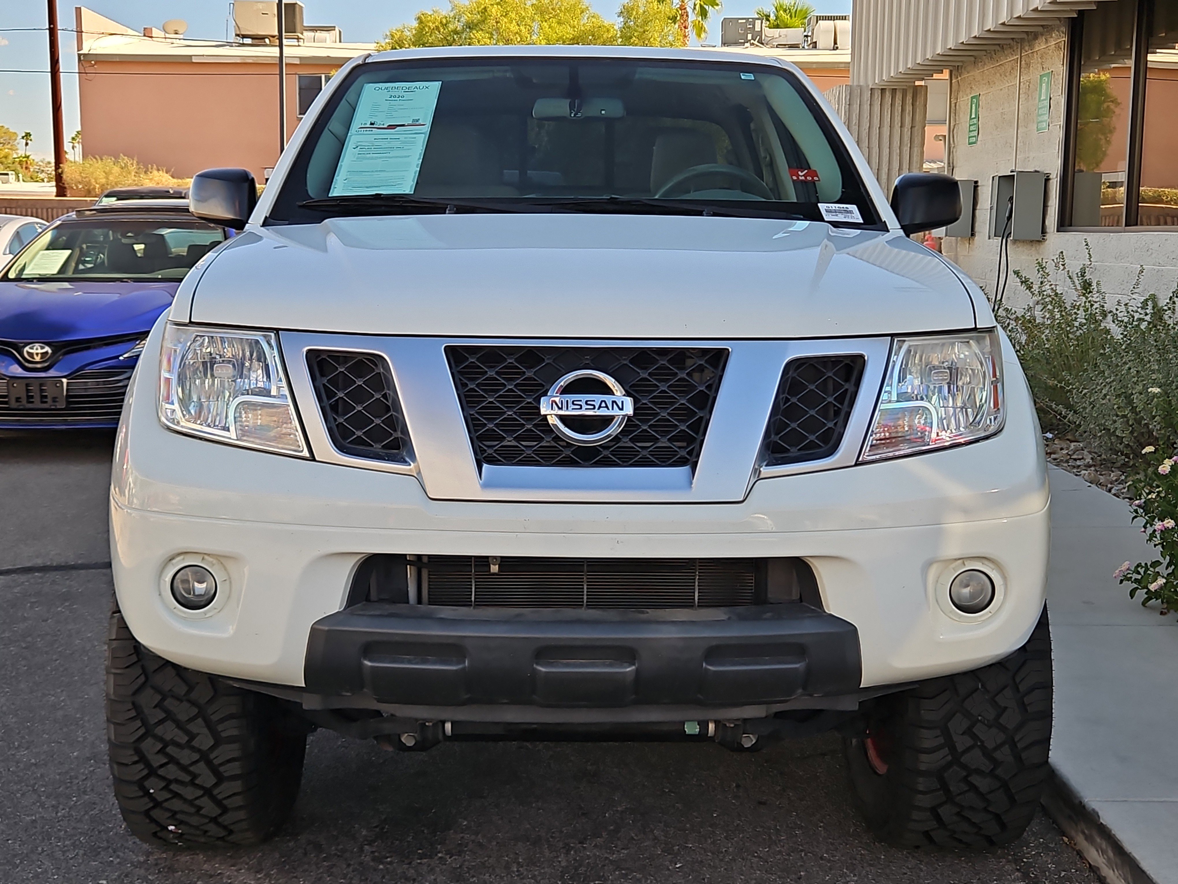 Used 2020 Nissan Frontier SV image 2