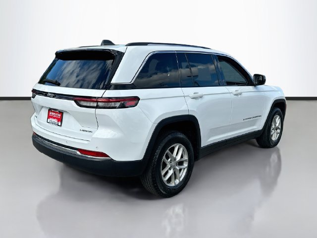 Used 2023 Jeep Grand Cherokee Laredo AWD/4WD image 6