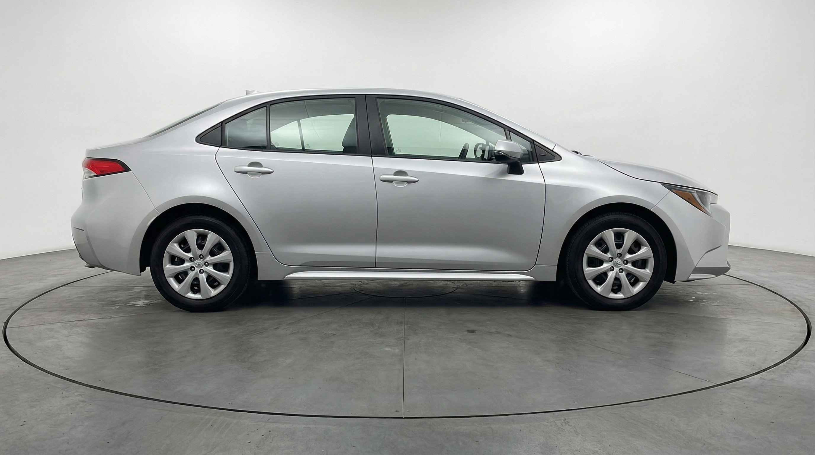 Used 2025 Toyota Corolla LE FWD image 11