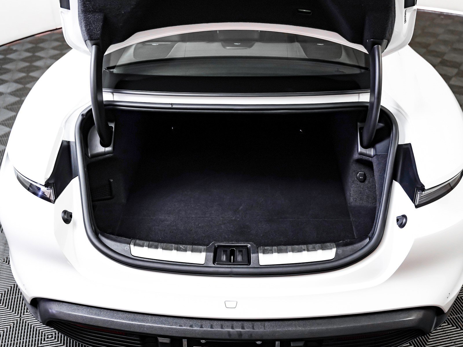 Certified 2021 Porsche Taycan 4S w/ Premium Package image 28