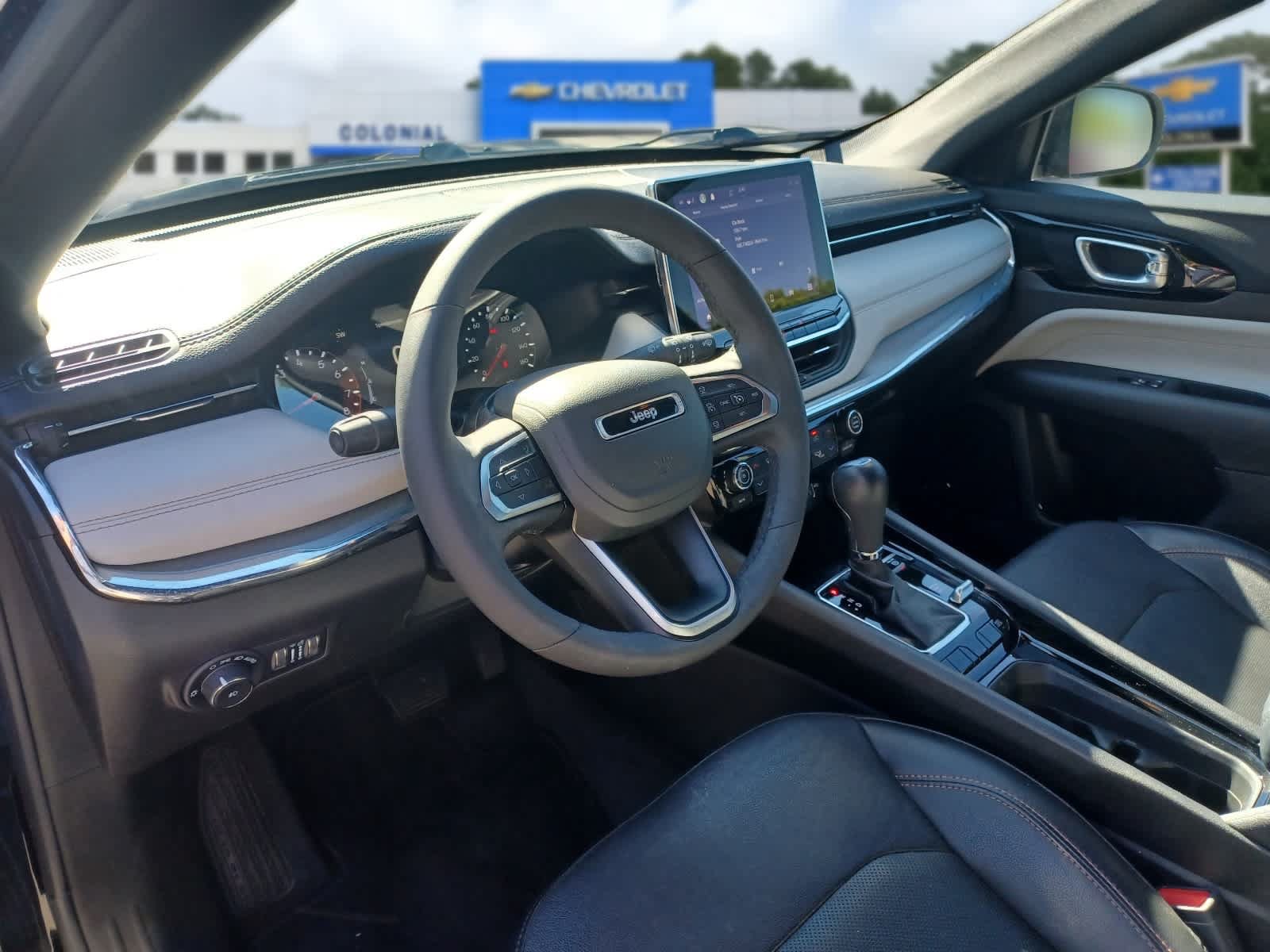 Used 2023 Jeep Compass Limited w/ Sun and Sound Group AWD/4WD image 8