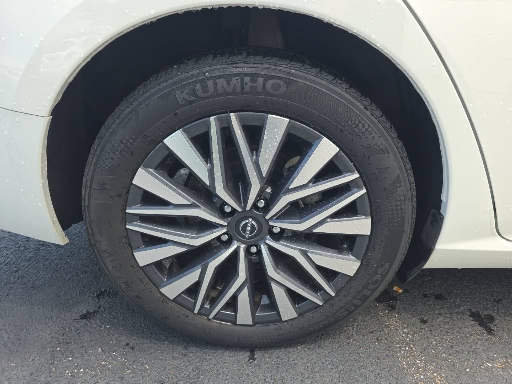 Used 2025 Nissan Altima 2.5 SV FWD image 5