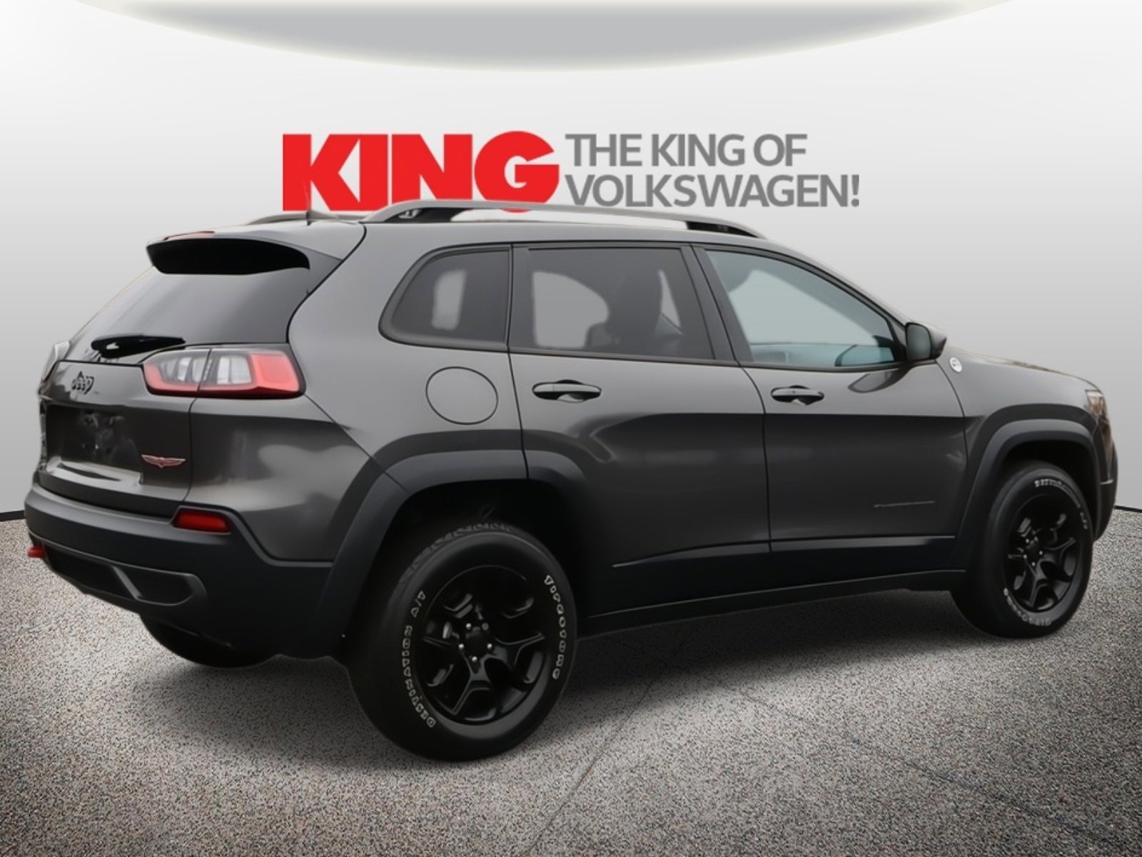 Used 2019 Jeep Cherokee Trailhawk image 3