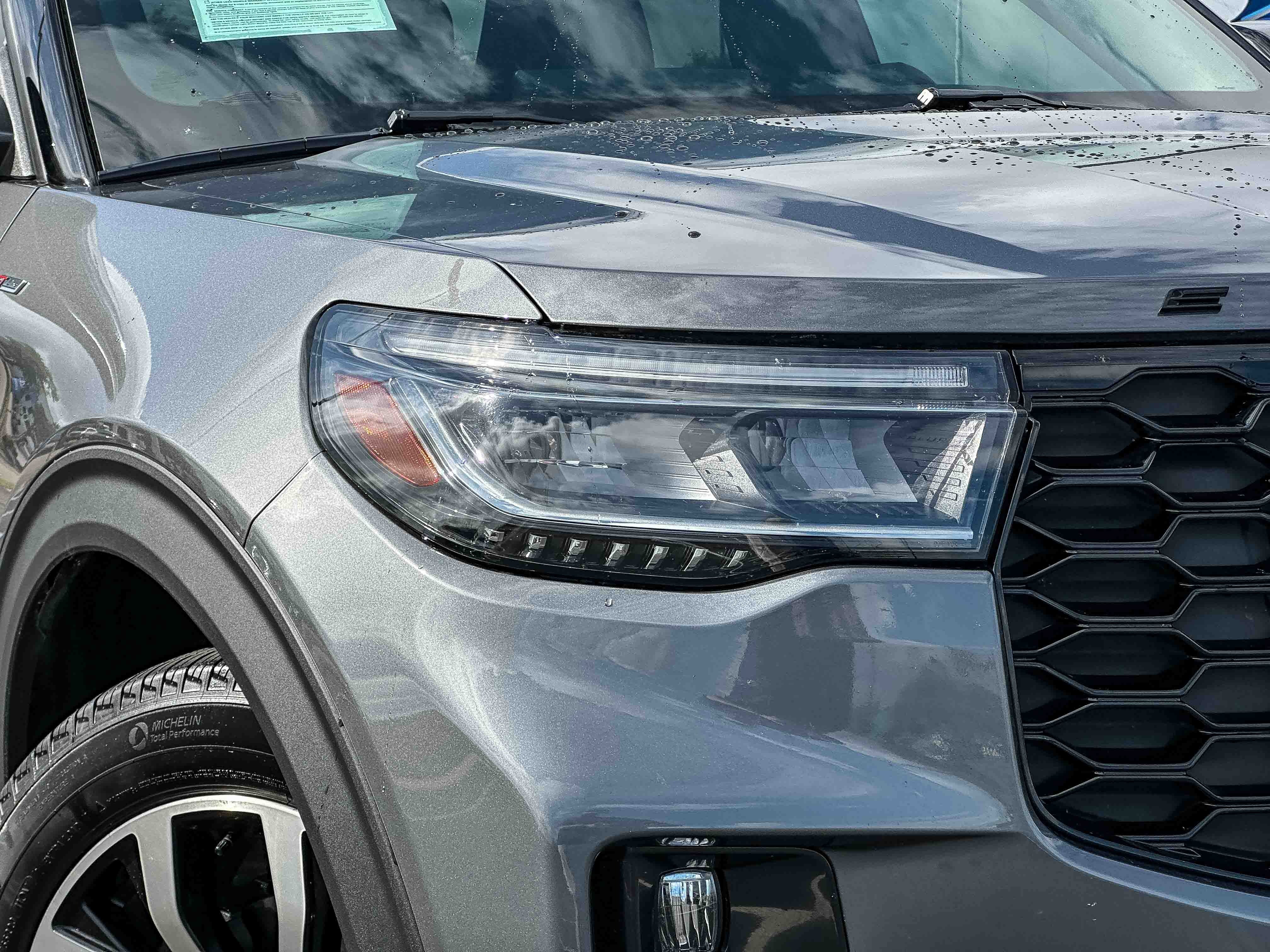 Used 2025 Ford Explorer ST-Line image 4