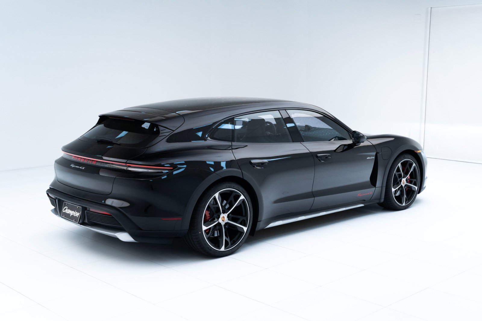 New 2025 Porsche Taycan 4S image 9