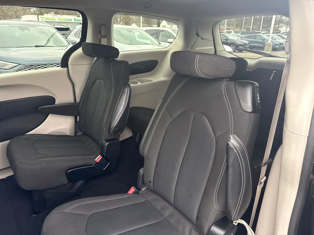 Used 2023 Chrysler Voyager LX FWD image 24