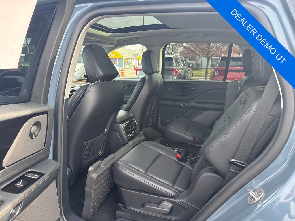 Used 2025 Lincoln Aviator Reserve w/ Jet Appearance Package image 12