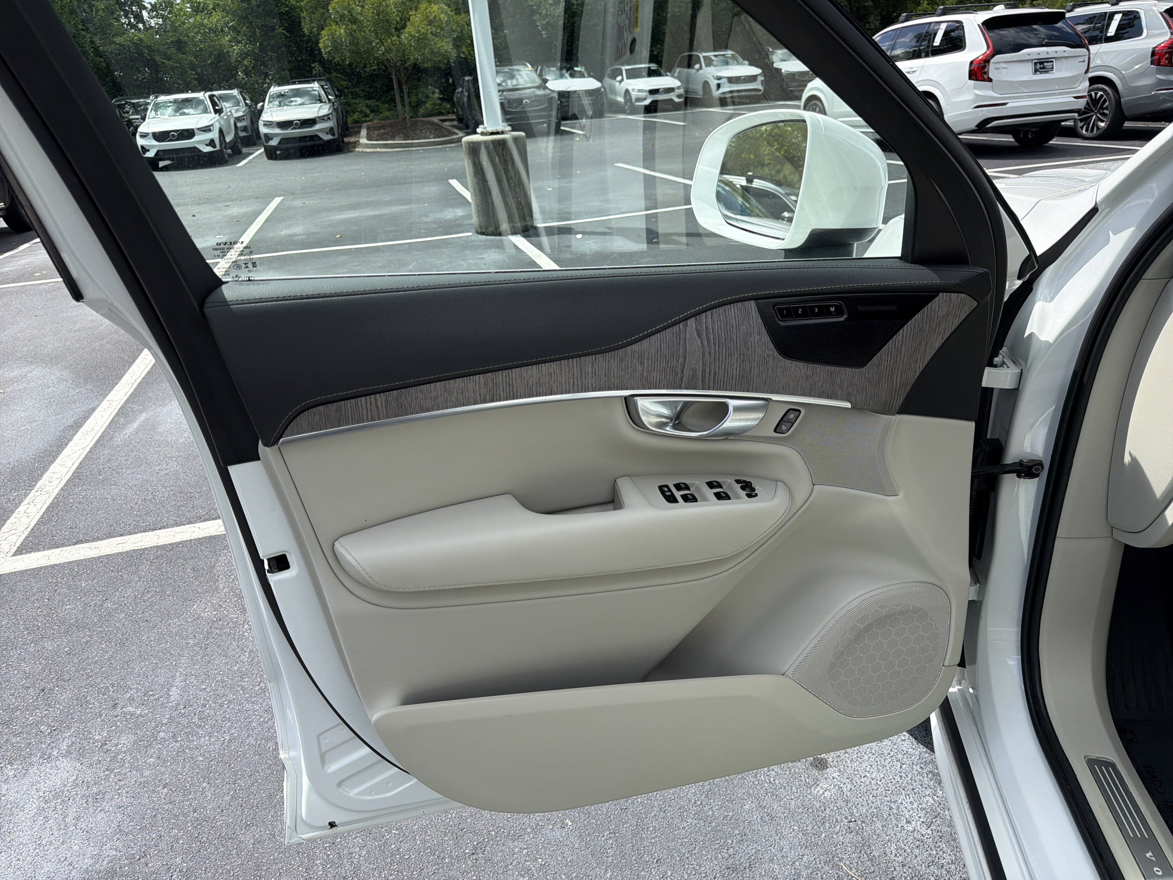 Used 2023 Volvo XC90 B6 Ultimate AWD/4WD image 14