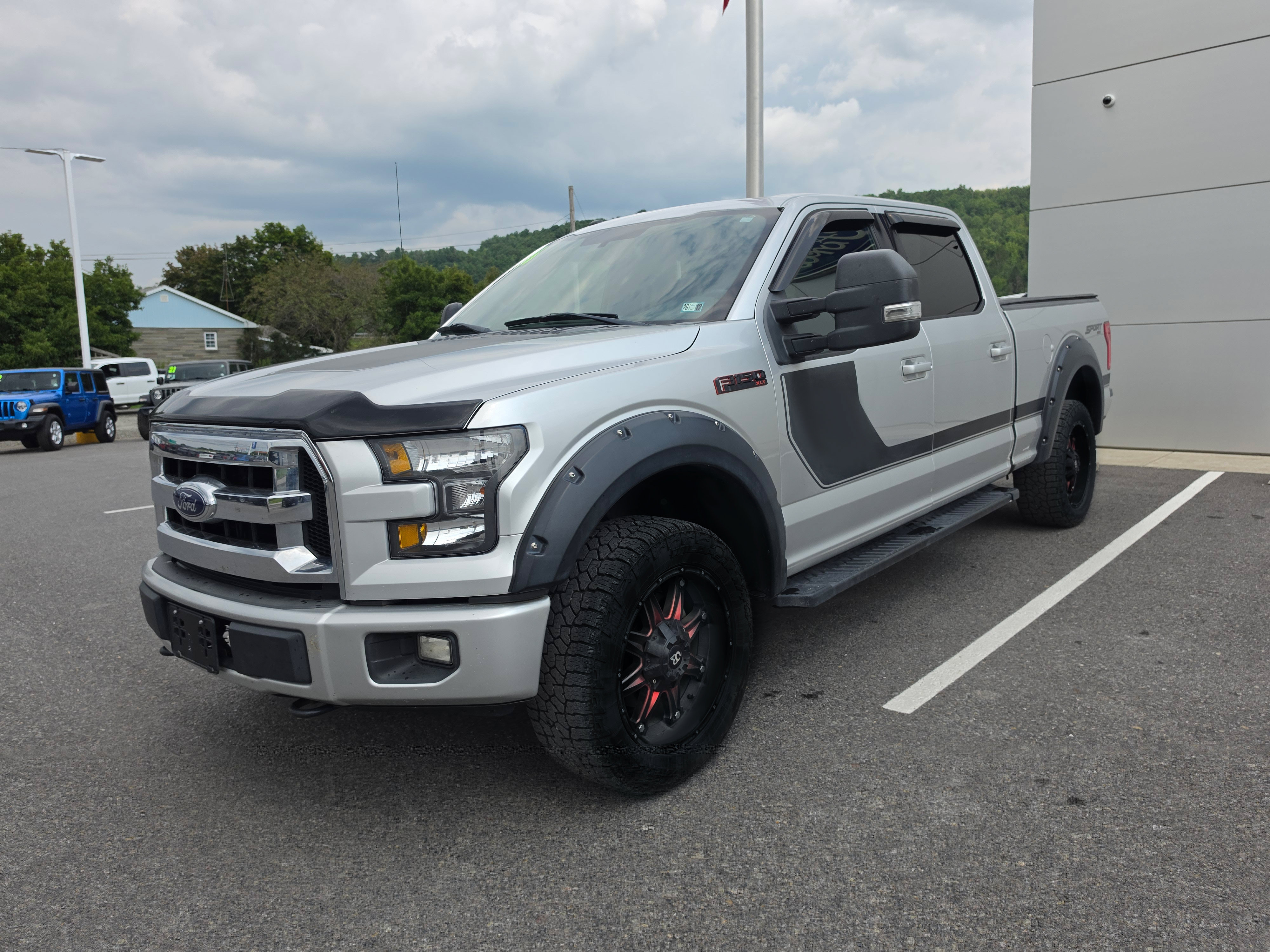 Used 2016 Ford F150 XLT w/ Equipment Group 302A Luxury AWD/4WD image 8