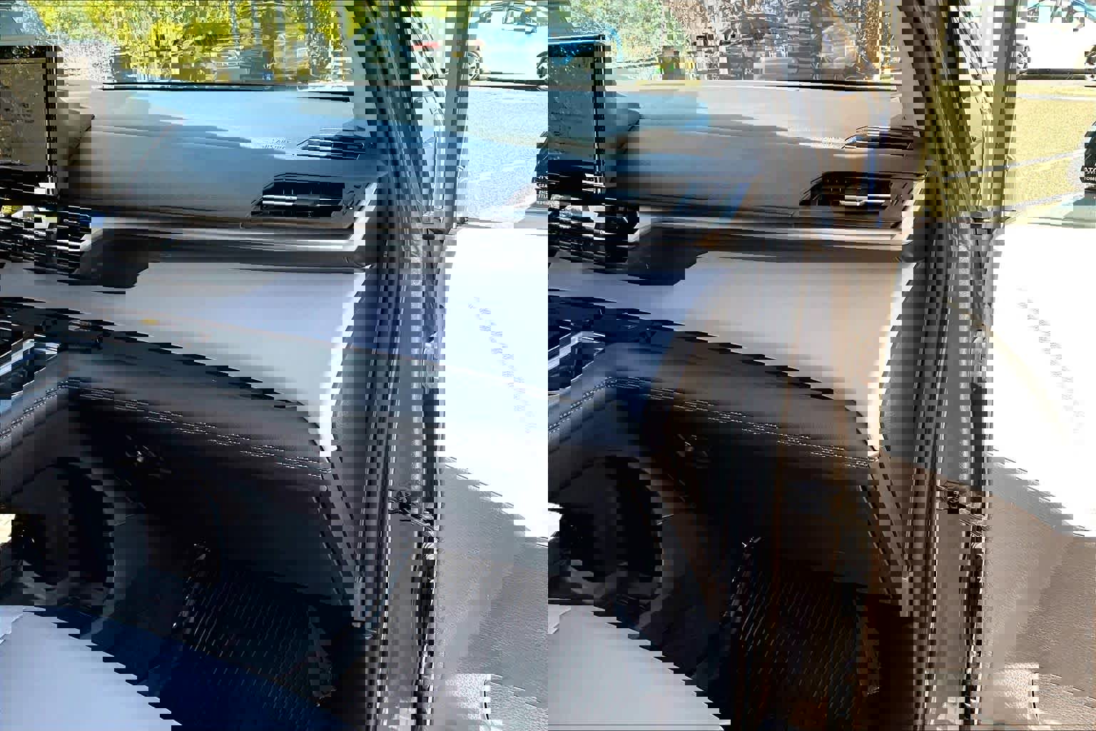 Used 2025 Toyota Sienna XLE w/ XLE Plus Package image 18