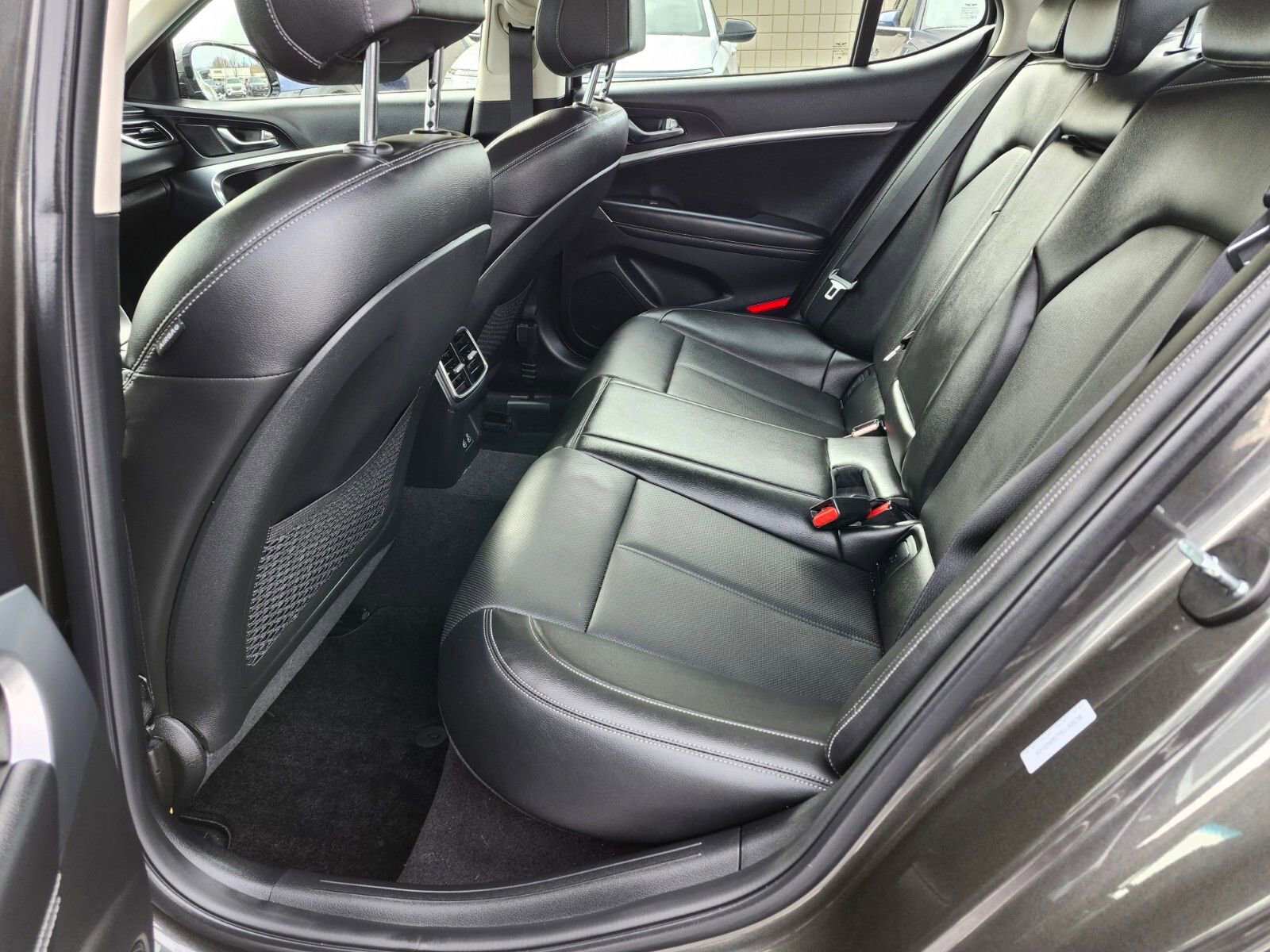 Used 2025 Genesis G70 2.5T image 16