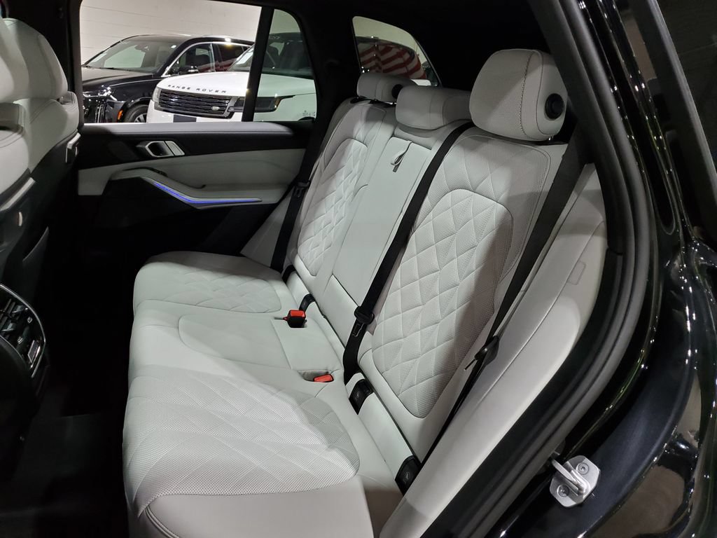 Used 2024 BMW X5 xDrive40i w/ Premium Package AWD/4WD image 28