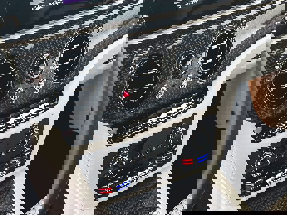 New 2025 Rolls-Royce Spectre Black Badge w/ Leather Finishing Pack image 33