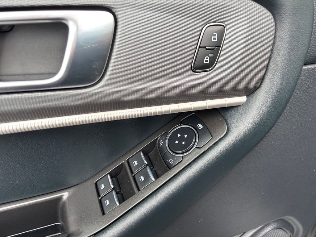 Used 2025 Ford Explorer ST-Line w/ ST-Line Street Pack AWD/4WD image 24