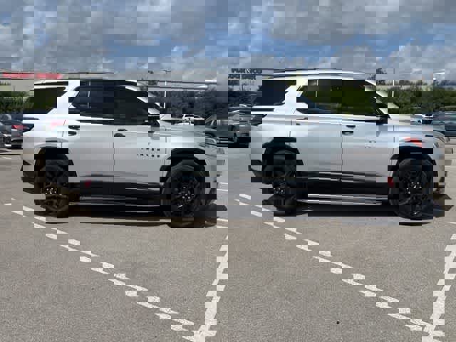 Used 2020 Chevrolet Traverse Premier w/ Redline Edition FWD image 6