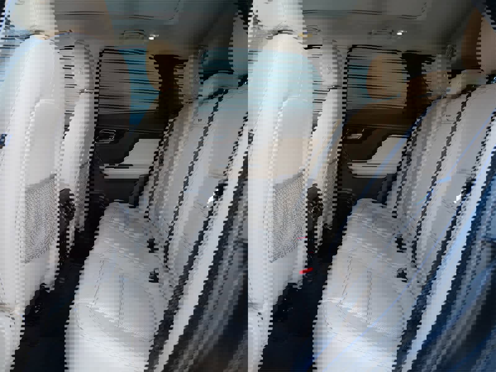 Used 2018 Jaguar F-PACE Prestige image 11