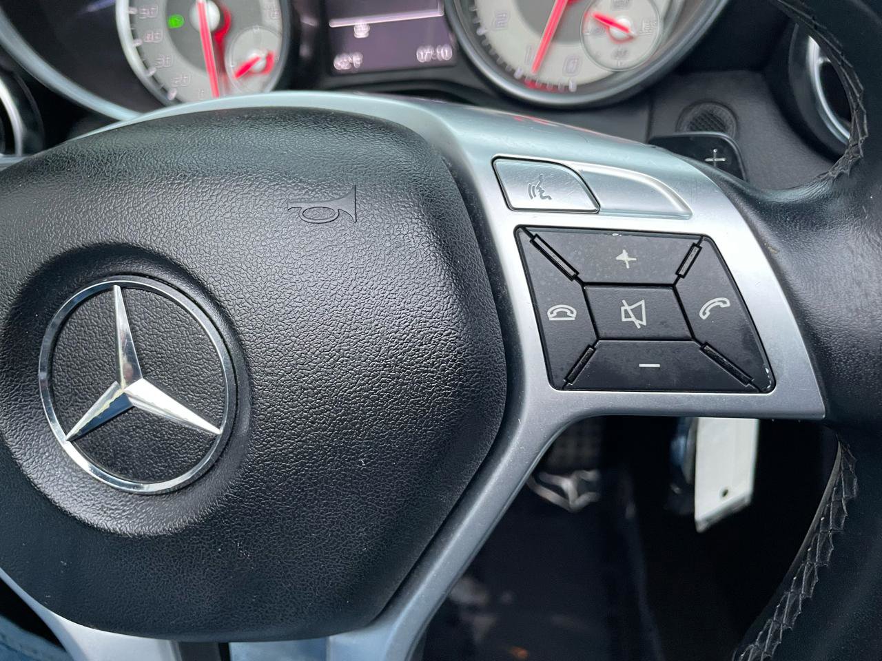 Used 2013 Mercedes-Benz SLK 250 image 24