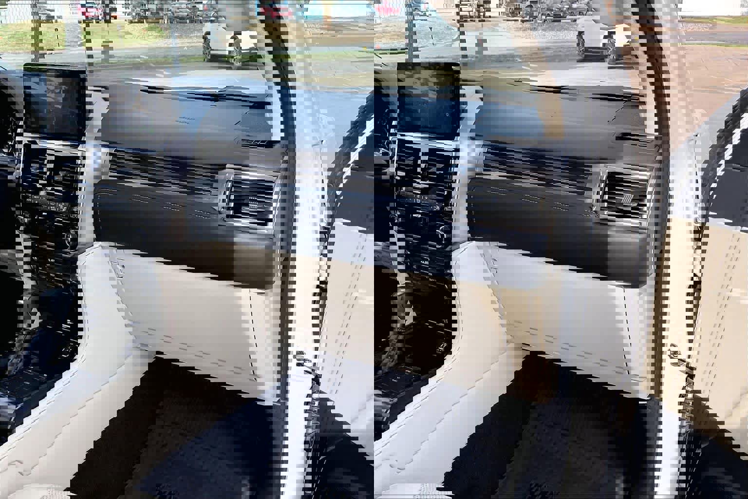 Used 2023 Lexus GX 460 Premium w/ Premium Package image 18