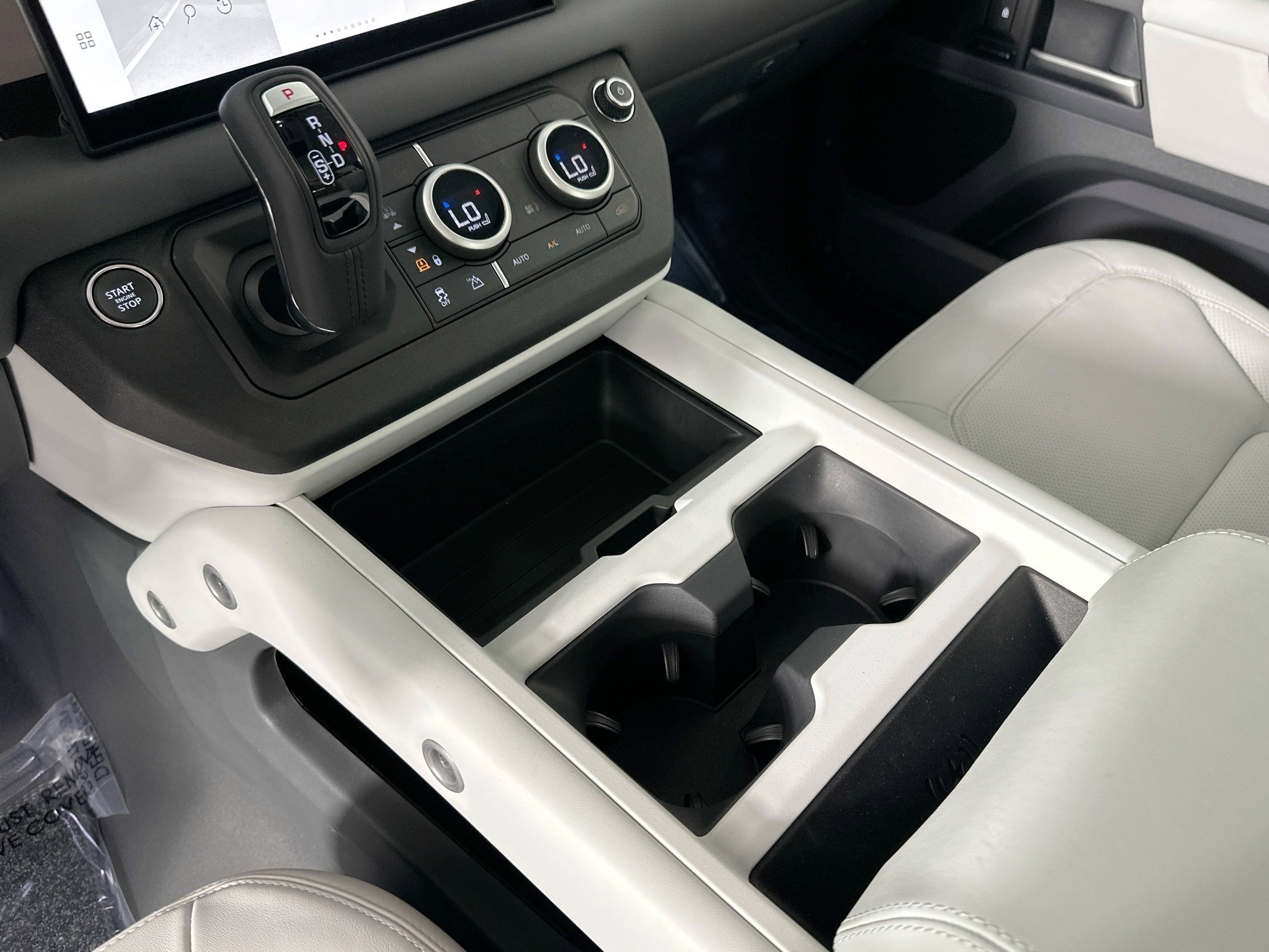 Used 2025 Land Rover Defender 110 S image 13