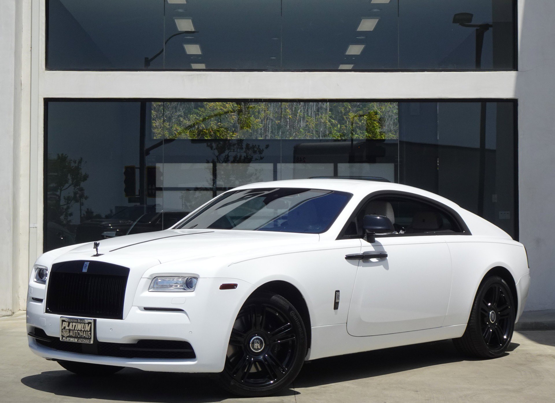 Used 2015 Rolls-Royce Wraith RWD image 3